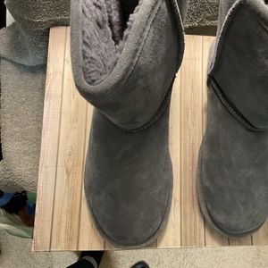 Grey bow back bearpaw boots